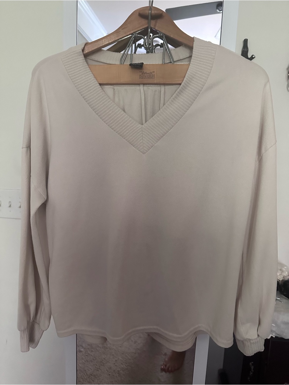 Neutral V‑Neck Lightweight Pullover Sweater with matching short set with pockets